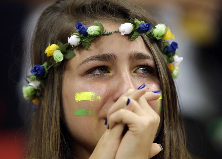 Il Brasile fa piangere ancora la sua gente. Ap